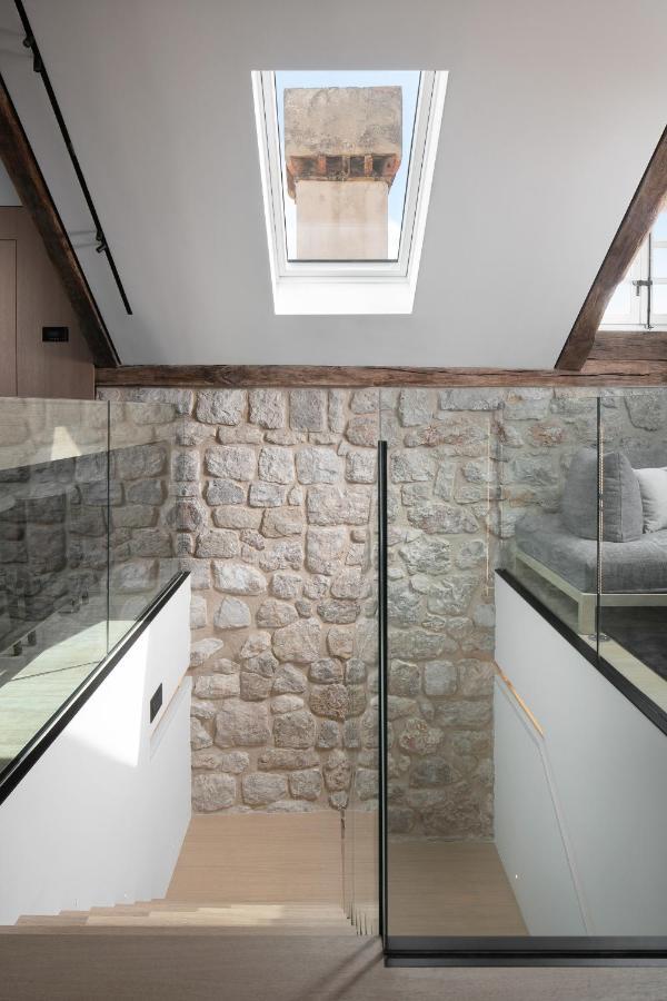 Lapisa Villa *